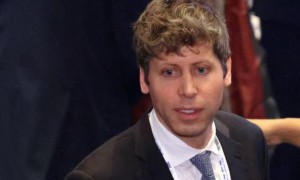 OpenAI有望拿到1000亿美元，但也快被逼到墙角了