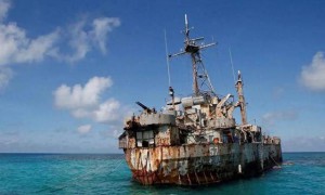 断粮100多天，菲船只强闯仁爱礁送补给，中方海警防得密不透风