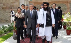 王毅刚离开没多久，塔利班动向异常，普京心腹发出预警：北约正酝酿重返阿富汗！