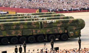 看完九三阅兵后，一名身份特殊的日本人，给石破茂指了一条明路