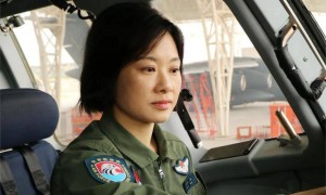 阅兵式上的女机长太帅了！开着运油-20飞过天安门，她还是首批改装运-20的飞行员